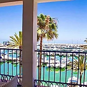 Of Marina Living Overlooking The Sea Apartamento
